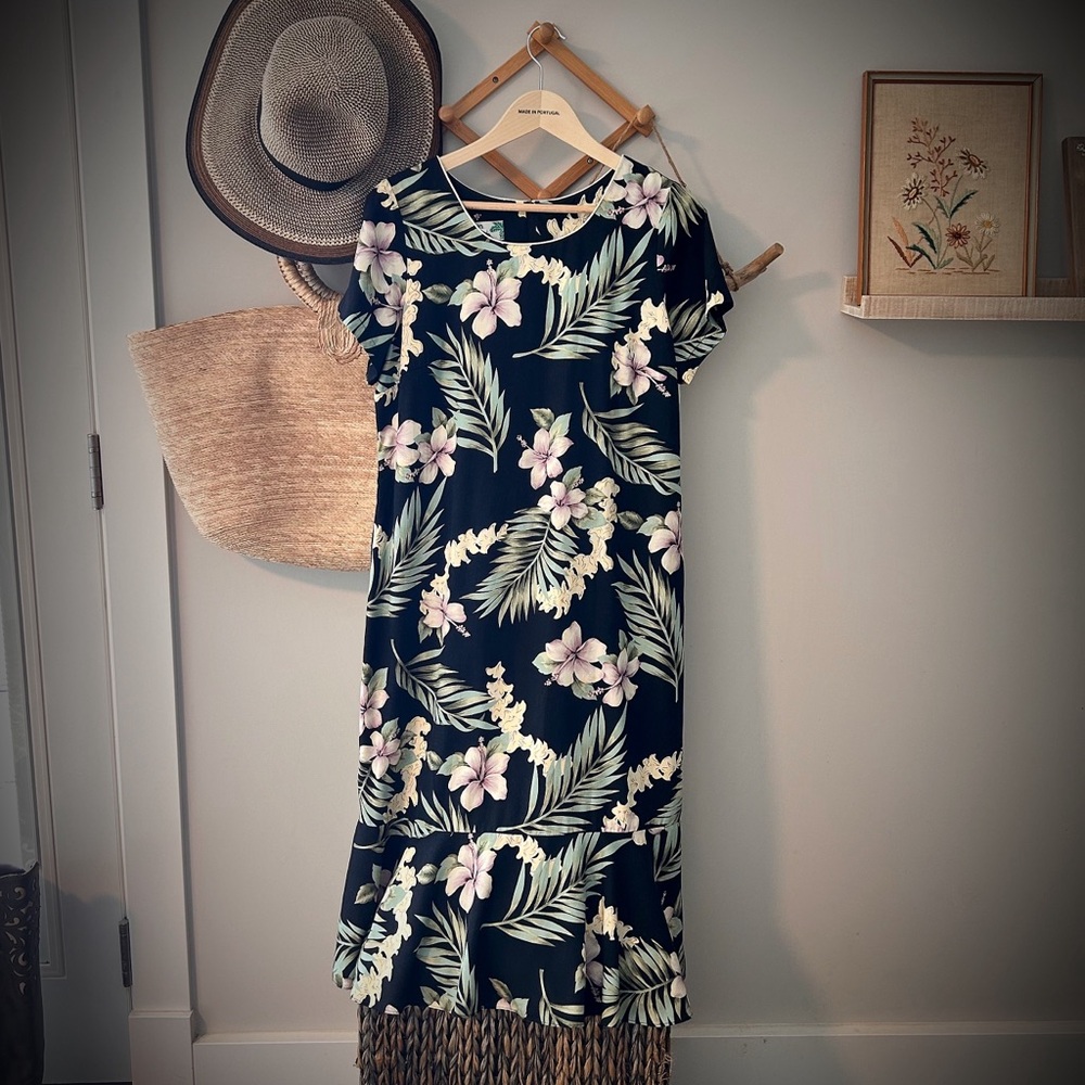 Beautiful original Two Palms Hawaiian Print dress, 100% Rayon made in Hawaii